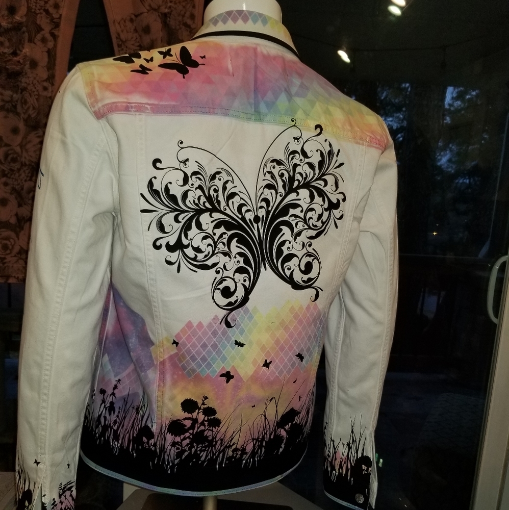 New customized Calvin Klein white denim. Size med